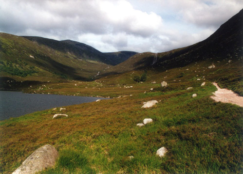 Dubh Loch and Car an t-Sagairt Mor